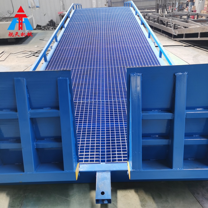 石家莊10噸鋸齒型鏤空移動式登車橋